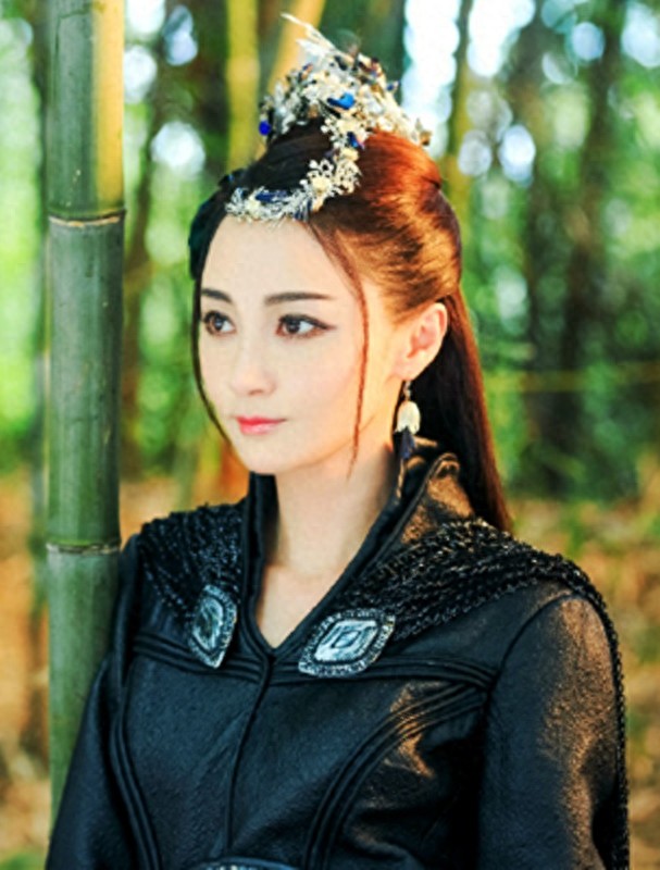 鹿晗首部古装剧《择天记》新剧照,娜扎、吴倩为他成情敌