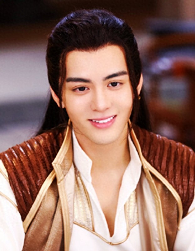 鹿晗首部古装剧《择天记》新剧照,娜扎、吴倩为他成情敌