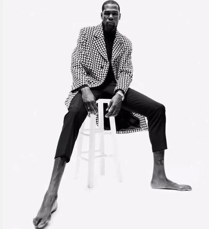 杜兰特这一双脚！终于知道他为什么一直在球场上掉鞋了！