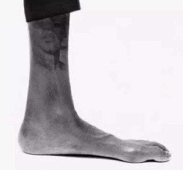 杜兰特这一双脚！终于知道他为什么一直在球场上掉鞋了！