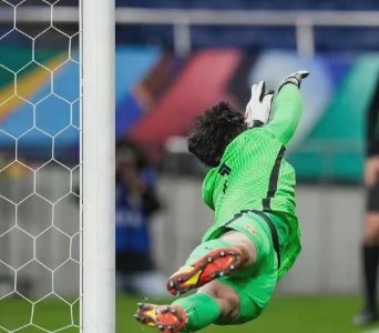 ​颜骏凌国足出场第三！26岁事业巅峰却离婚，被前妻怒指渣男未反驳