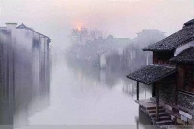 ​词｜韦庄：春水碧于天，画船听雨眠。垆边人似月，皓腕凝霜雪