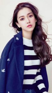 ​杨颖旧照！早年T台走秀图曝光，这妆真绝了