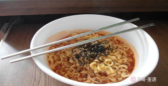 方便面和螺蛳粉哪个热量高一点