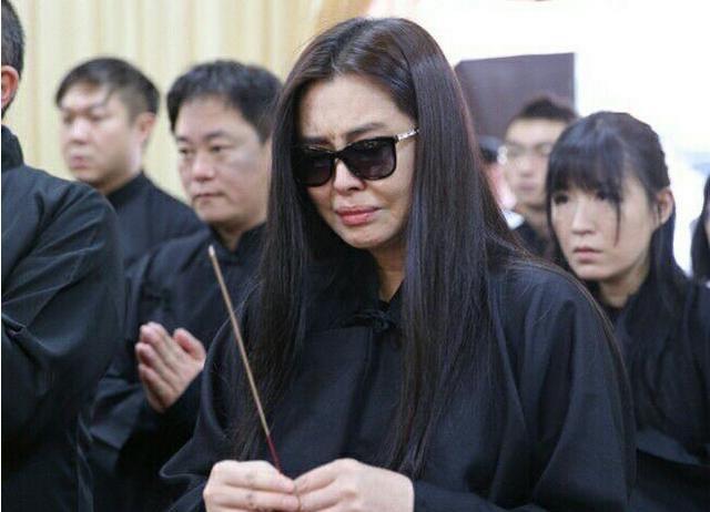 娱乐齐秦谈王祖贤落泪现场（王祖贤戴墨镜惹争议）  1