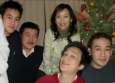 ​不老女神赵雅芝的3个儿子：长子47岁次子44岁，小儿子37岁，