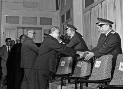 ​全军最年轻上将(刘冬冬：恢复军衔制后最年轻的上将，与常万全打老山轮战，咋样