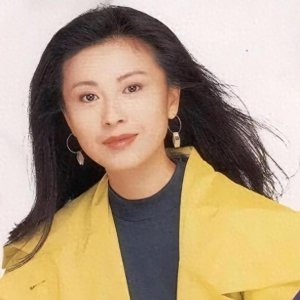 ​卡拉OK皇后梁雁翎：香港知名歌手，上过春晚，31岁投资失败今如何