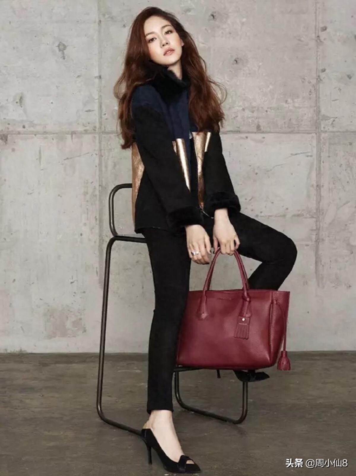 明星成宥利，韩国演员和歌手，笑容甜美，被誉为“三栖艺人”