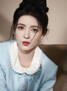 ​王思聪新女友官宣恋情，称喜欢他的性格，前女友小羽直播发泄不满