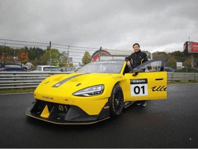 ​小米SU7 1.97秒破百的“满配”小米SU7赛道测试！雷军：太遗憾了…