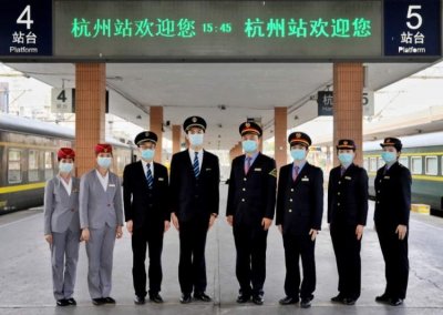 ​2019式“铁路蓝”制服正式上线，从1951年到现在，来看看铁路制服有哪些变迁