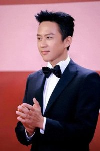 ​邓超：中国男演员导演歌手主持人出品人演艺丰富多彩作品观众认可