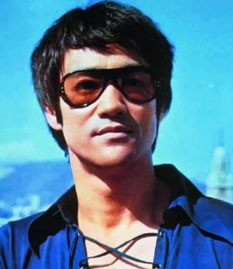 ​李小龙妻子：28岁失去丈夫，48岁失去儿子，女儿一直陪伴着妈妈