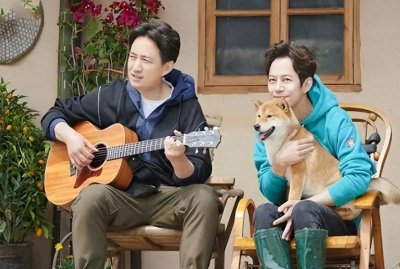 ​黄磊人设崩塌！他与何炅关系被扒出，被质疑何炅为何总捧油腻大叔