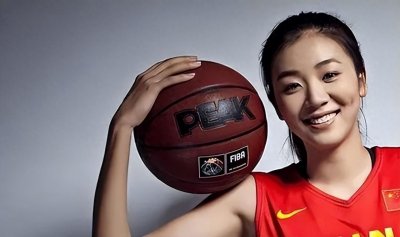 ​1米88篮球女神赵爽：32岁嫁1米9胖乎乎老公，元旦高调晒娃