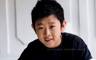 ​出道18年只能演小孩，侯祥9岁停止发育，和妻子同框被嘲像母子