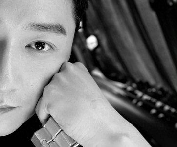 ​他长得帅，演技好却不温不火，低调娶妻生子，争做有质感的演员