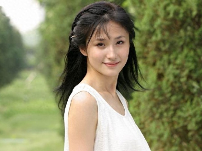 《肉蒲团》女主蓝燕近照，曾是新红楼梦黛玉候选，家庭背景很强大