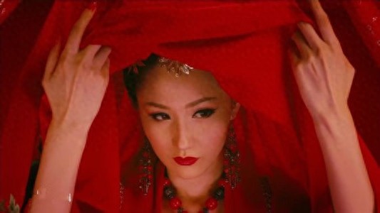 《肉蒲团》女主蓝燕近照，曾是新红楼梦黛玉候选，家庭背景很强大