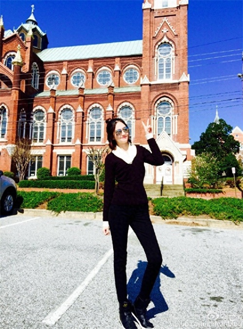 《肉蒲团》女主蓝燕近照，曾是新红楼梦黛玉候选，家庭背景很强大