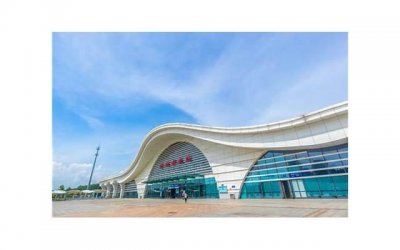 ​怎样和女孩聊天不冷场.本人嘴笨，求高人指点