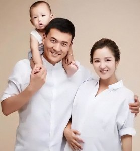 ​释小龙何洁分手后人生天差地别：一个身家过亿，一个综艺挣扎！