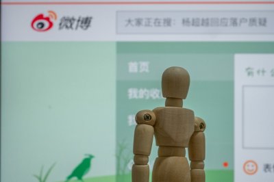 ​花钱才能让粉丝看到？老狼怒怼微博“穷疯了吧”