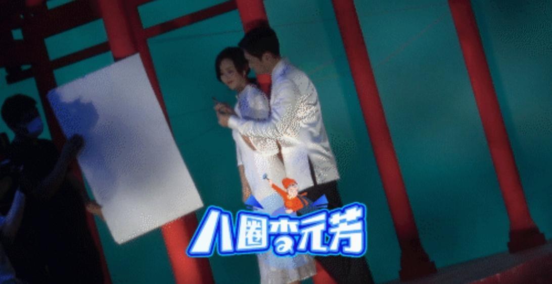 袁弘张歆艺合体拍广告，同穿中国风服饰好般配，深情对望羡煞旁人