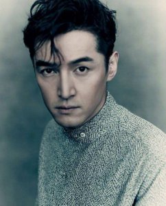 ​胡歌全新形象狂野爆炸头，网友笑到抽筋了！这样的胡歌你还要粉吗