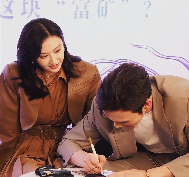 景甜张彬彬出席司藤庆功宴 司藤收官热度爆棚(14)