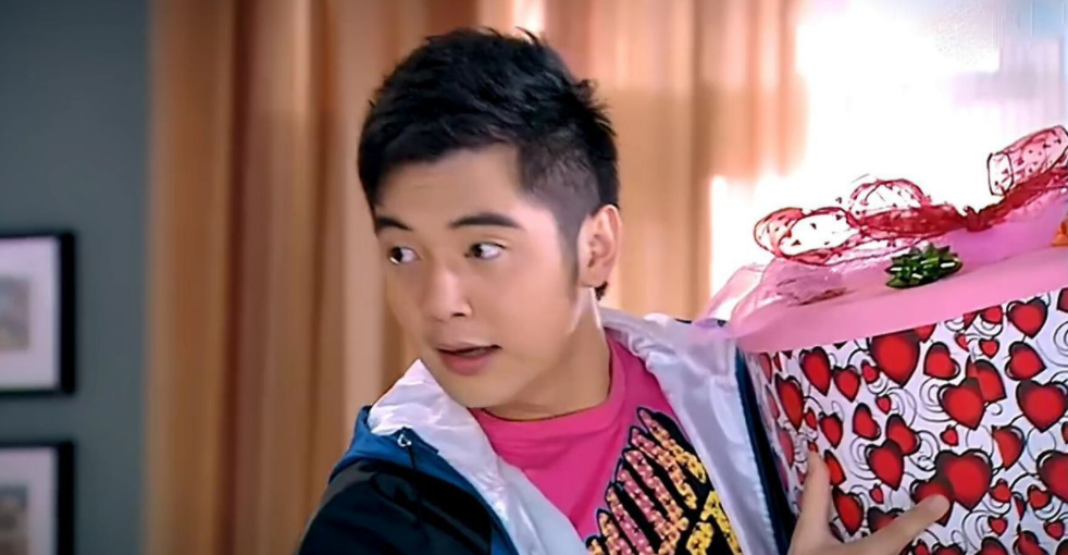 再凹“少年感”就腻了!张颂文与金世佳的清醒,会让多少人羞红脸