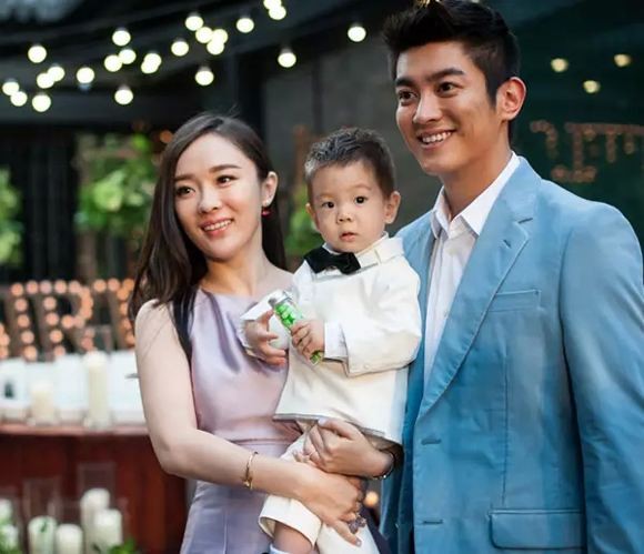 霍思燕杜江二胎女儿首度曝光，跟嗯哼一模一样网友称赞基因强大！