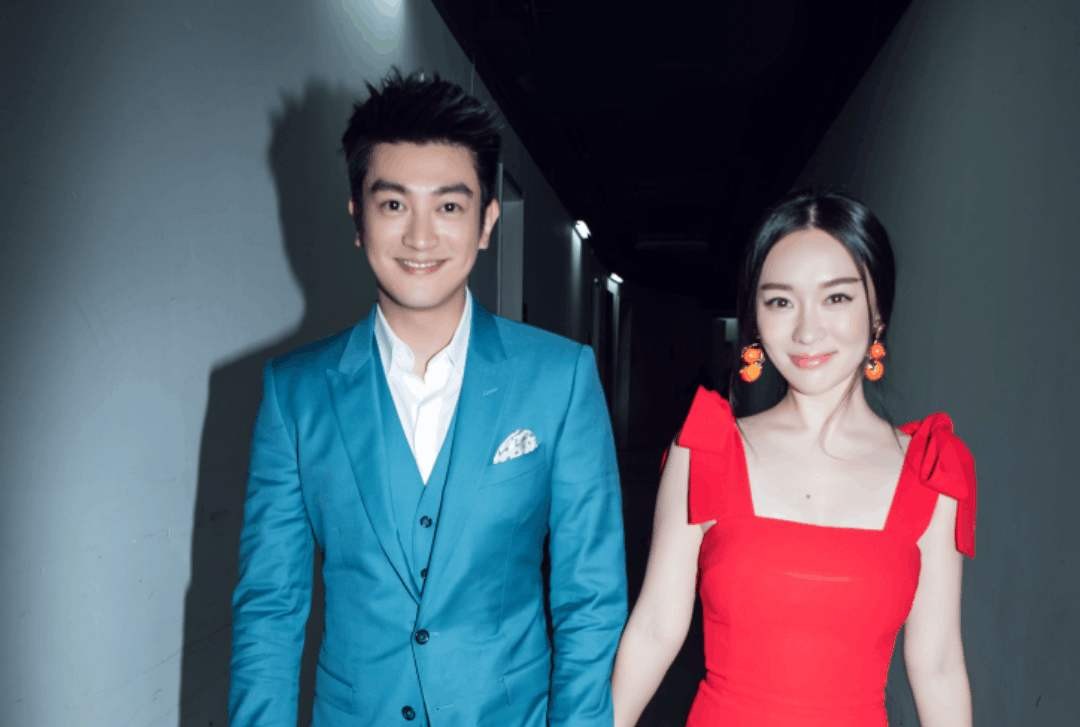 霍思燕杜江二胎女儿首度曝光，跟嗯哼一模一样网友称赞基因强大！