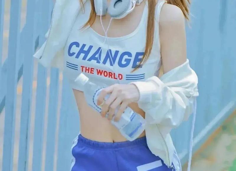 如果你经常接到对方这样的消息和交往模式，别再自欺欺人的卑微了