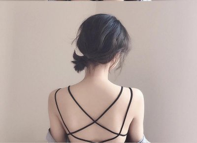 ​中年女人想和你发展关系，会向你打开三大禁区！