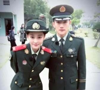 ​曝何捷年薪15万，网友讥讽他配不上明星老婆，张馨予发文霸气护夫