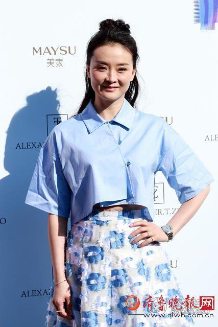 44岁的“晴格格”王艳近照,满脸皱纹,美人迟暮,让人认不出来!