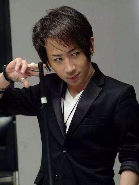 41岁刘谦机场现身,小鲜肉秒变中年油腻大叔,简直换了个人