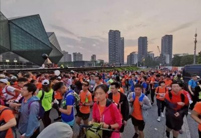 ​“百公里”徒步来了！30个小时，101.4公里，他们用双脚丈量深圳！