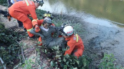 ​漳浦：为捡一件衣服 妇女深陷沼泽