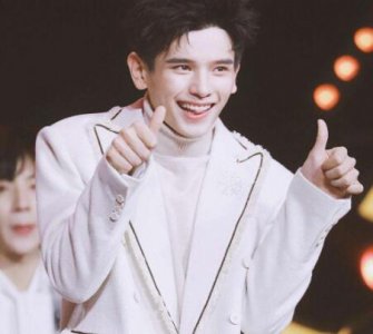 ​姚弛大学什么专业