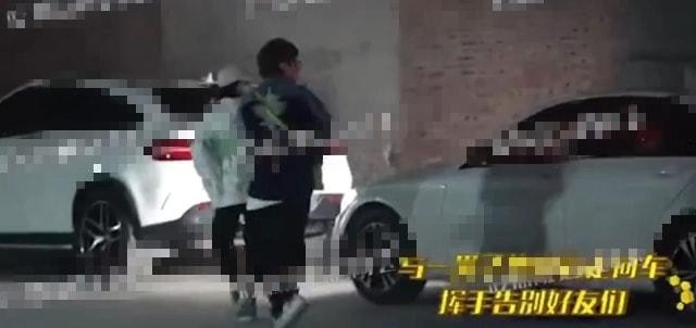 李乃文一家三口照片（47岁的李乃文不温不火不炒作）