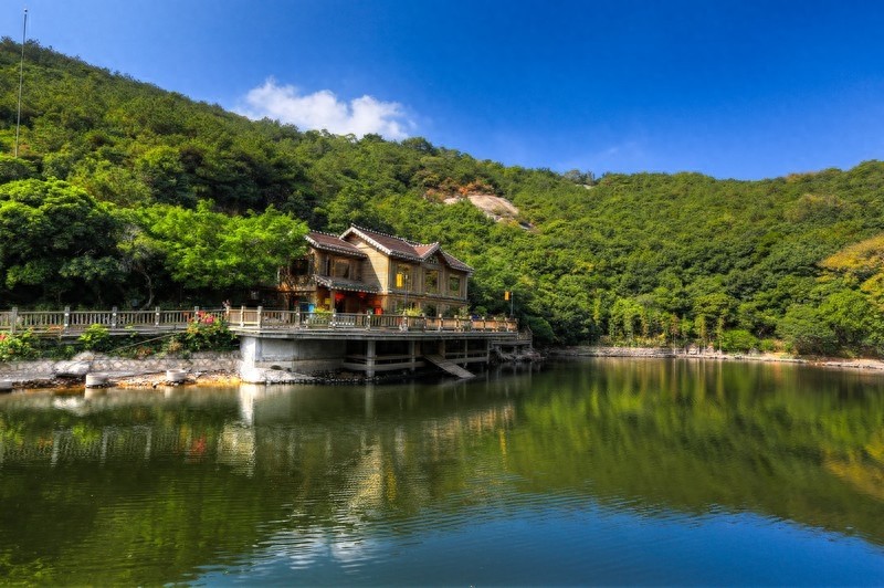 泉州十八景之一，以36洞天，18胜景闻名于世的清源山