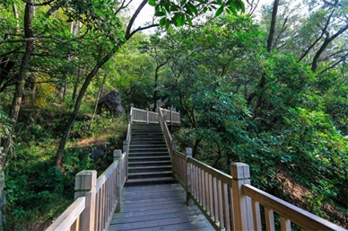 泉州十八景之一，以36洞天，18胜景闻名于世的清源山