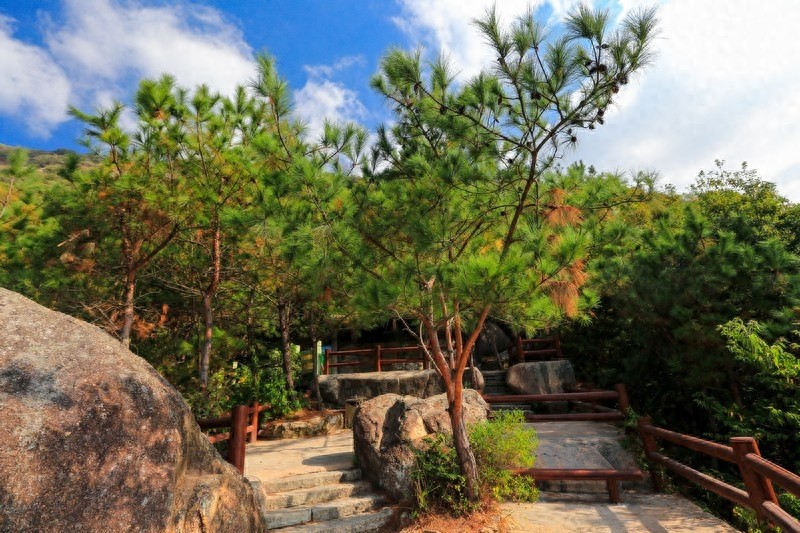 泉州十八景之一，以36洞天，18胜景闻名于世的清源山