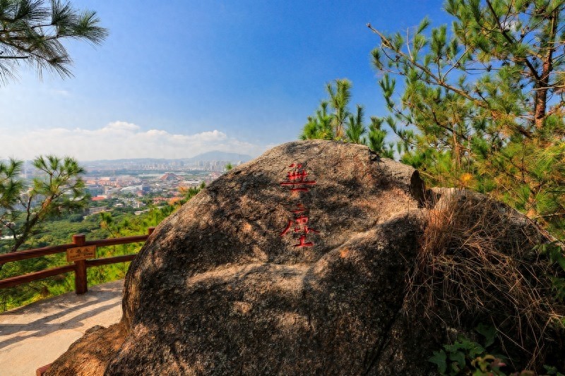 泉州十八景之一，以36洞天，18胜景闻名于世的清源山