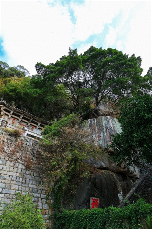 泉州十八景之一，以36洞天，18胜景闻名于世的清源山