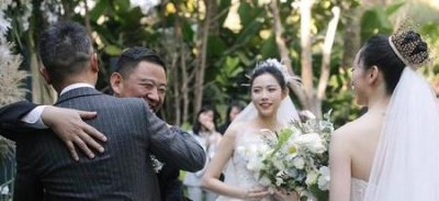 ​杨丽萍女徒水月结婚(杨丽萍徒弟水月与同性结婚)