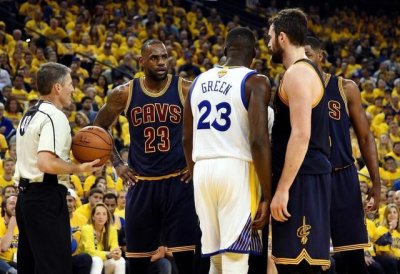 ​骑士总决赛第三战必定反弹，大胜勇士60分抢七夺冠！